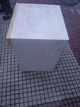 Lavadora Lynx blanca y beige