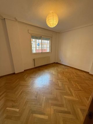 Piso en alquiler en Valdeacederas en Madrid