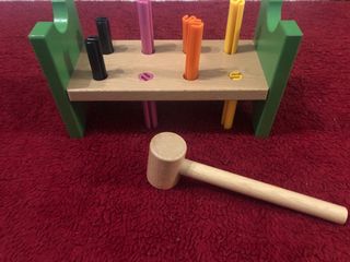 Juguete madera educativo martillo y tubos