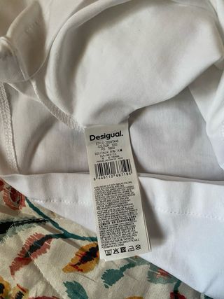 Camiseta Desigual T. S con etiqueta. M.C. Lacroix