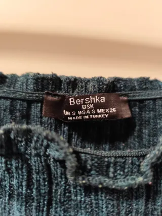 Top Bershka verde escote fruncido
