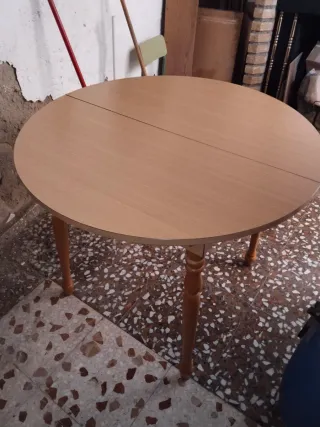 Mesa desplegable 4 sillas y 2 Sillones tapizado co