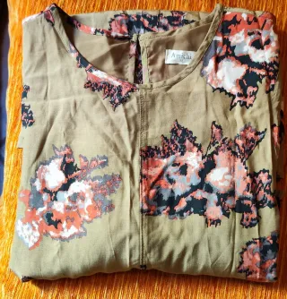 Vestido Amichi floral beige y rosa