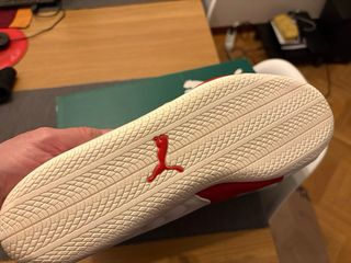 Zapatillas Puma Blancas y Rojas