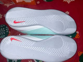 Scarpe da futsal Nike turchese e bianche