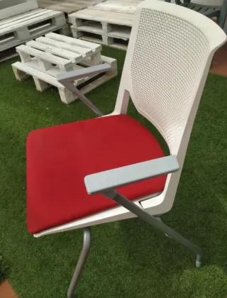 6 Sillas Haworth roja y blanca