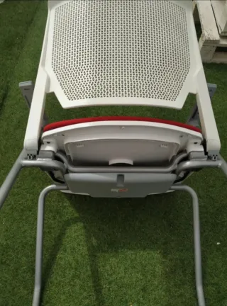 6 Sillas Haworth roja y blanca