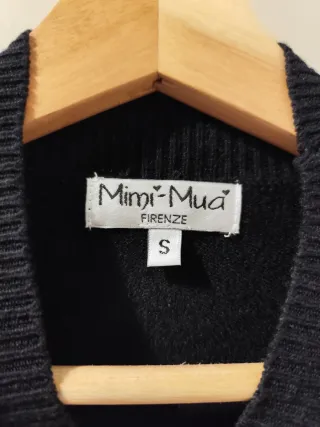 Blusa negra con detalles blancos