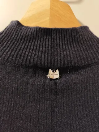 Blusa negra con detalles blancos