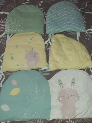 Cuna con conjunto sábanas, protectores y cortinas