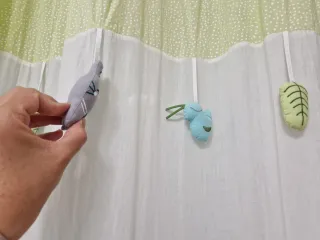 Cuna con conjunto sábanas, protectores y cortinas