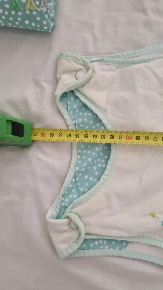 Cuna con conjunto sábanas, protectores y cortinas