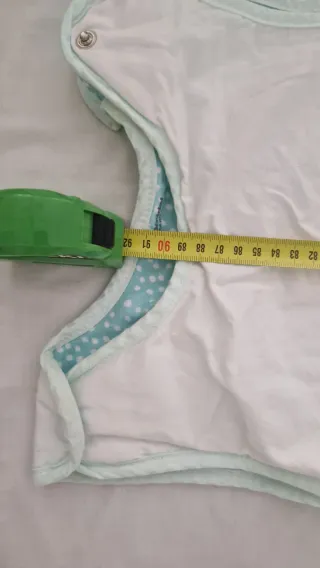 Cuna con conjunto sábanas, protectores y cortinas