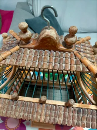 Jaula artesanal de madera
