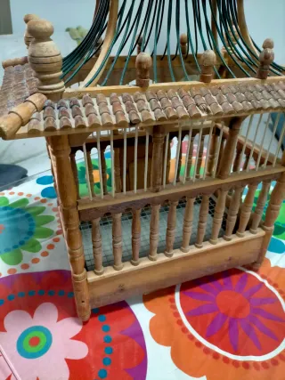 Jaula artesanal de madera