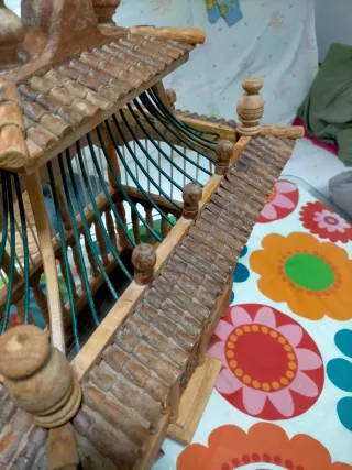 Jaula artesanal de madera