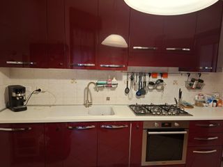 Cucina componibile, camera da letto, soggiorno