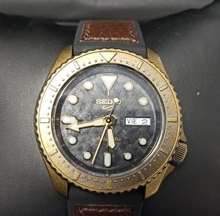 Reloj Seiko Dorado y Gris