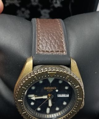 Reloj Seiko Dorado y Gris