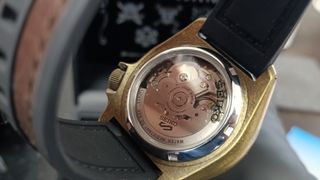 Reloj Seiko Dorado y Gris