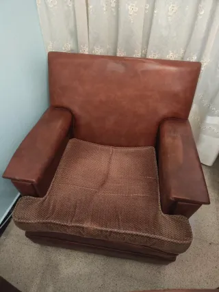 Sofá y 2 butacas de piel y tela