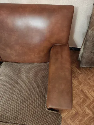 Sofá y 2 butacas de piel y tela