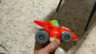 Macchinina da corsa rossa con numero 1