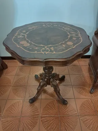 Tavolino salotto in noce intarsiato