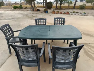 Mesa de terraza y 5 sillas