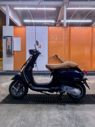 Vespa S 50, 2T - negra modelo especial. Negociable