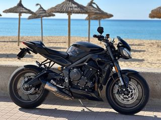 Triumph Street Triple 765 Negra negociable