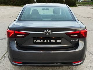 Toyota Avensis 1.8 140 ADVANCE con CÁMARA TRASERA, NAVEGADOR, BLUETOOTH...