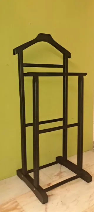 Galán de madera negro