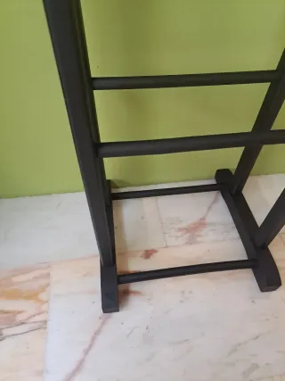 Galán de madera negro