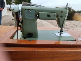 Máquina de coser Alfa vintage