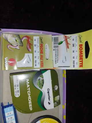 Accesorios de pesca: flotadores, sedal y anzuelos