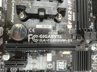 Placa Gigabyte GA-F2A68HM-S1 + CPU Athlon 760k