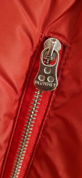 Plumífero rojo Peuterey