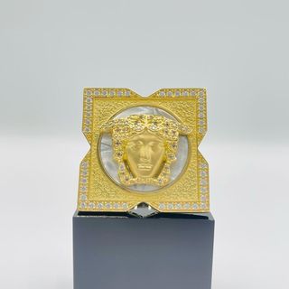 SELLO MEDUSA NACAR CUADRADO 18K