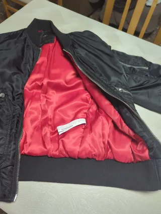 Cazadora Zara Negra Forro Rojo