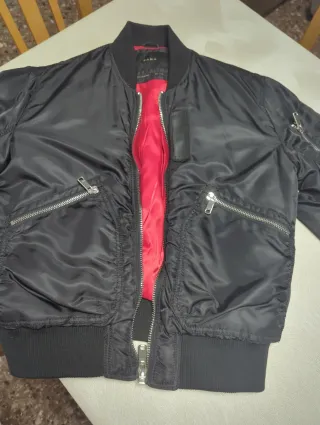Cazadora Zara Negra Forro Rojo