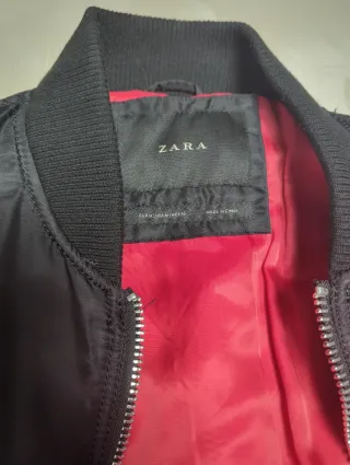 Cazadora Zara Negra Forro Rojo