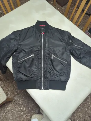 Cazadora Zara Negra Forro Rojo