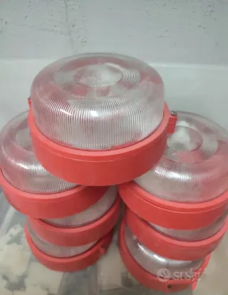 N. 7 applique tondi rossi trasparenti