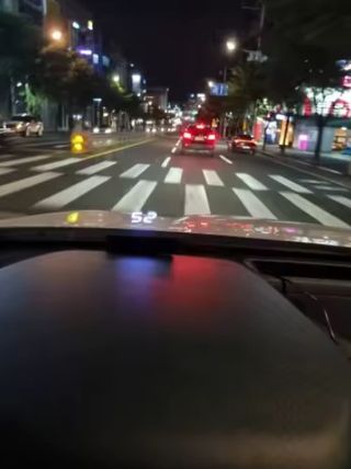 PANTALLA HUD COCHE. REFLEJA VELOCIDAD EN CRISTAL.