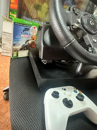 Xbox One con Volante e Comandi