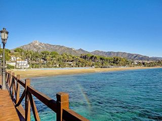 Local comercial en venta en Playa Bajadilla - Puertos en Marbella