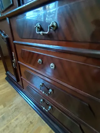 Mueble bar salón madera y cristal