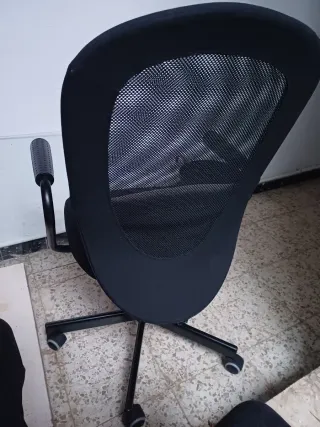 Silla de oficina ergonómica negra
