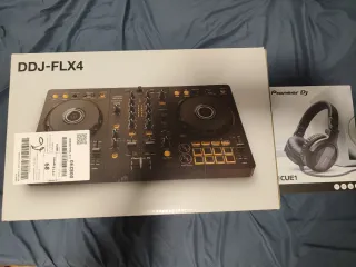 Pioneer DJ DDJ-FLX4 y HDJ-CUE1 Negro